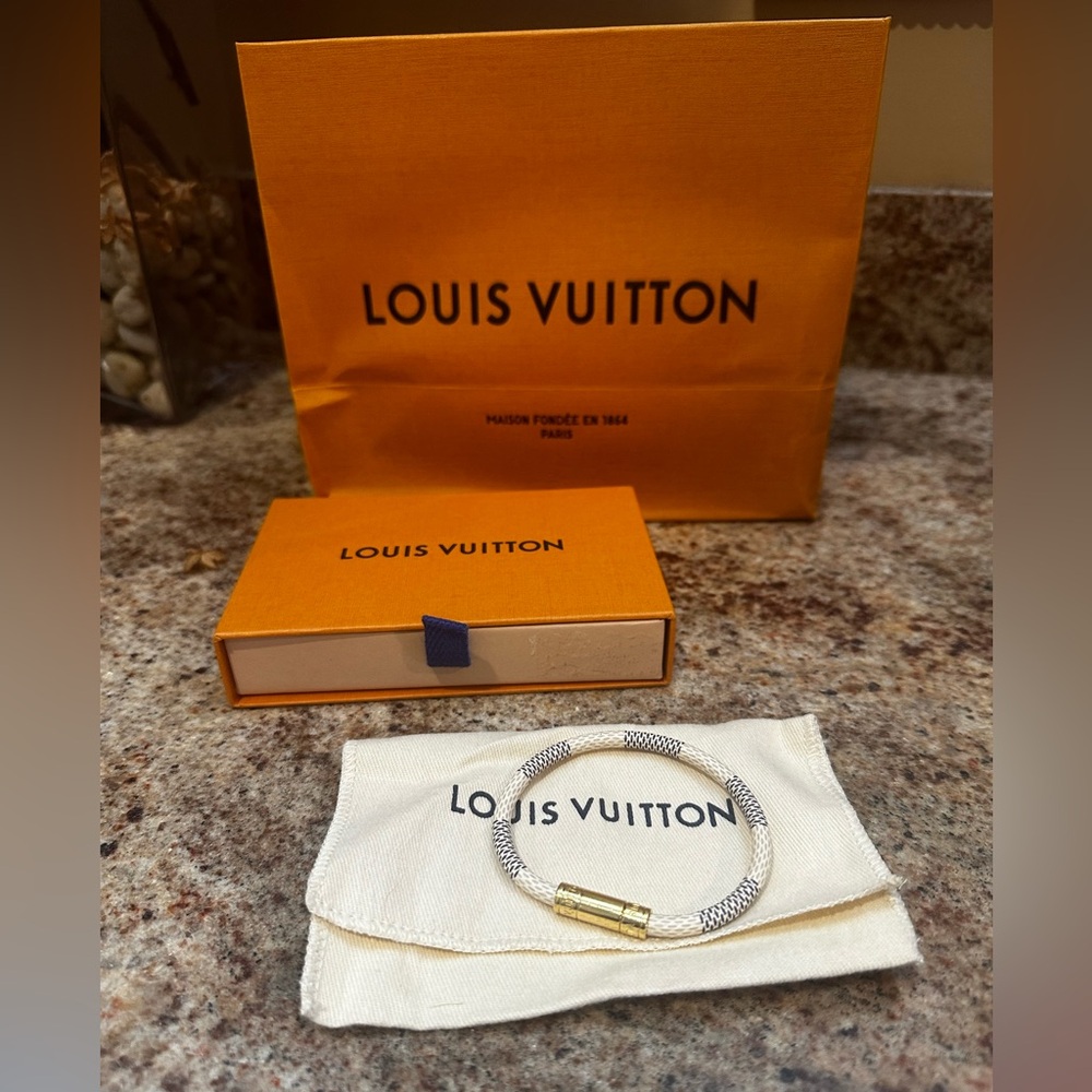 Louis Vuitton keep it white bracelet